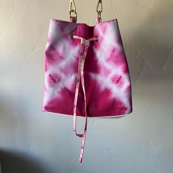 Estée Lauder Pink Tie-Dye Bucket Bag - Picture 9 of 9